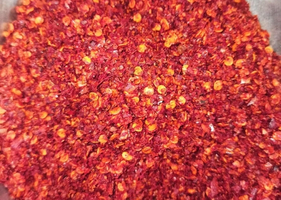 Sun Dryed Crushed Chilli Peppers Hot Chilli Flakes Oiled Red Sterilized PIZA &amp; Komichi